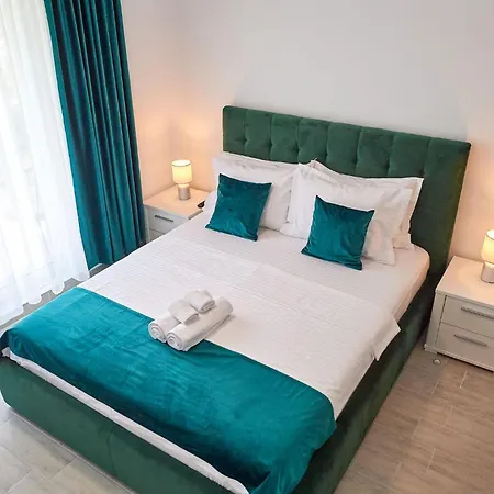 Apartamento Onix & Pool 120 *